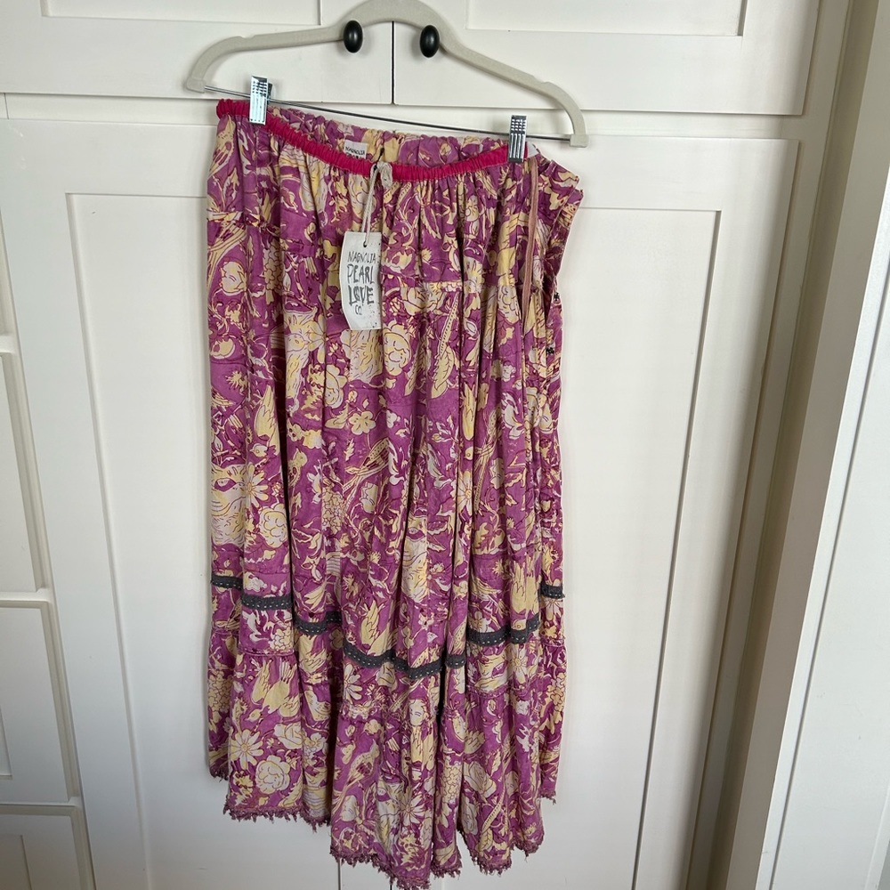 Magnolia Pearl peasant skirt. Beautiful fabric but too big for me.